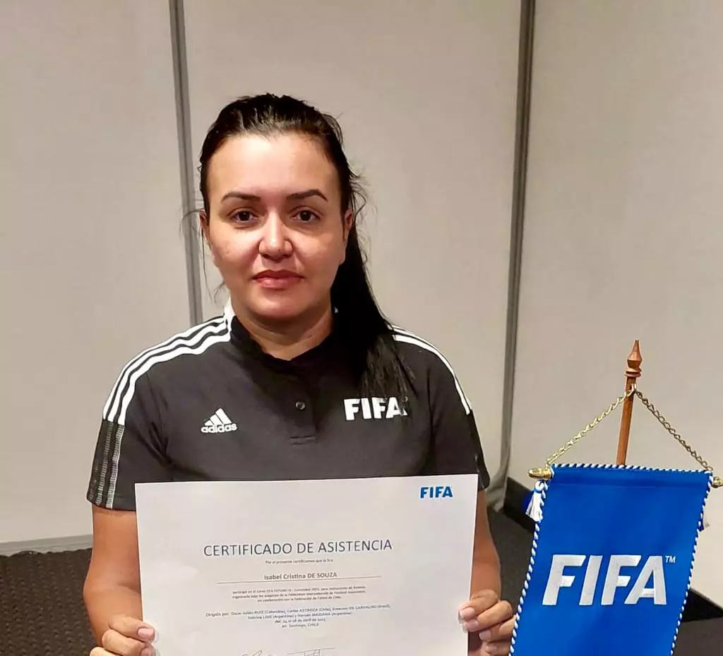 Instrutora de Rondônia participa de curso promovido pela FIFA no Chile